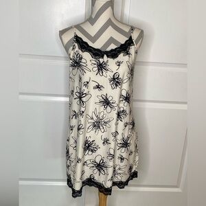 Large White & Black Nighty